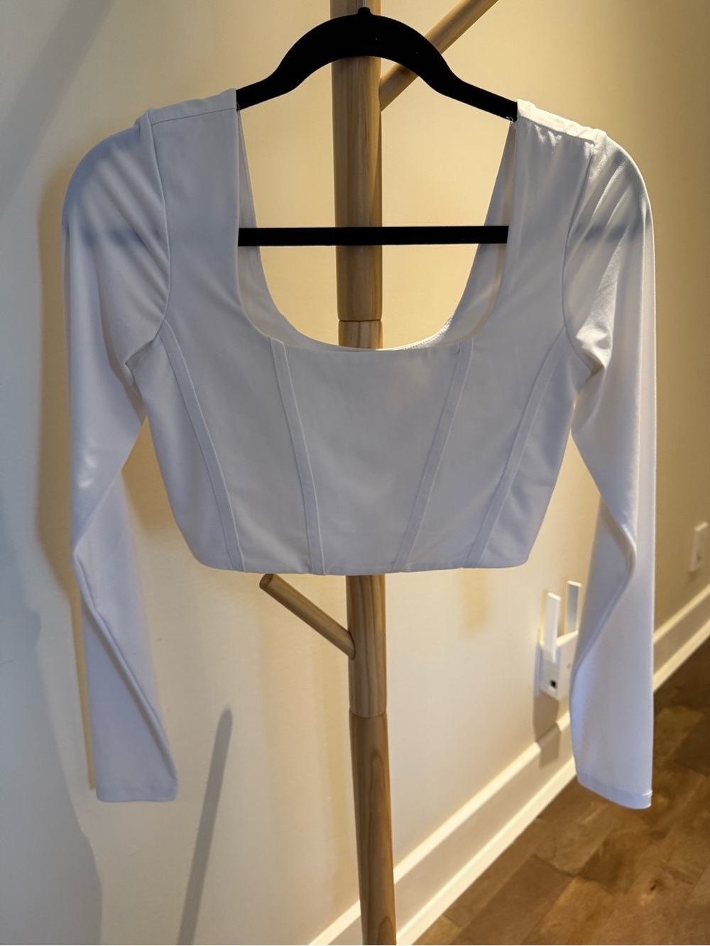 Dynamite White Long-Sleeve Scoop Crop Top
